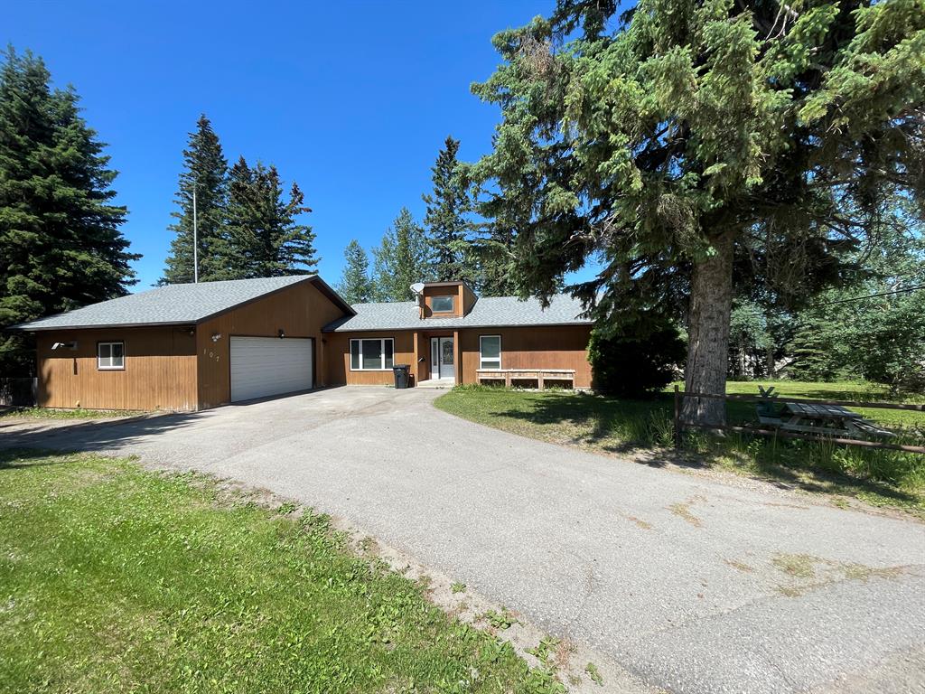 Picture of 107 FOREST HEIGHTS Drive , Hinton Real Estate Listing