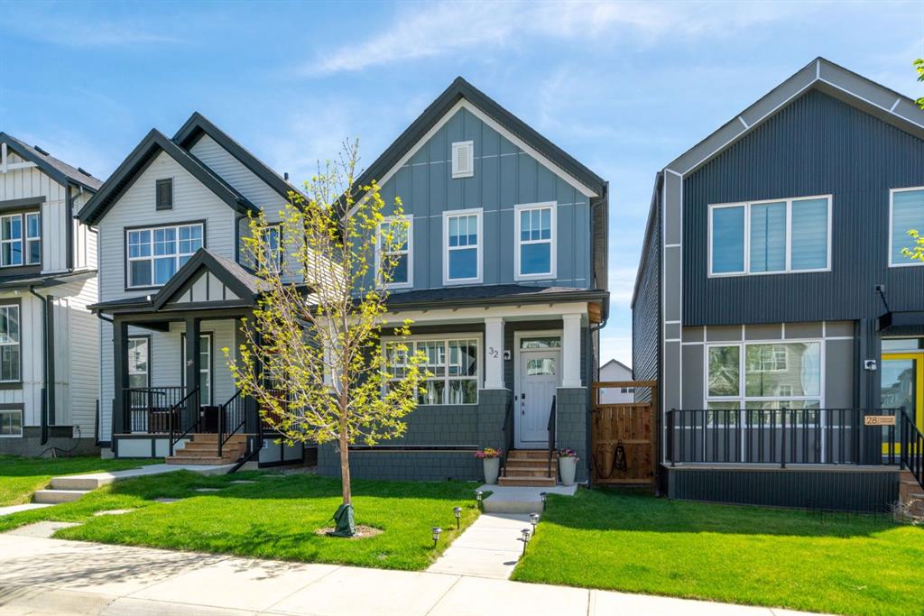 Picture of 32 Heirloom Crescent SE, Calgary Real Estate Listing