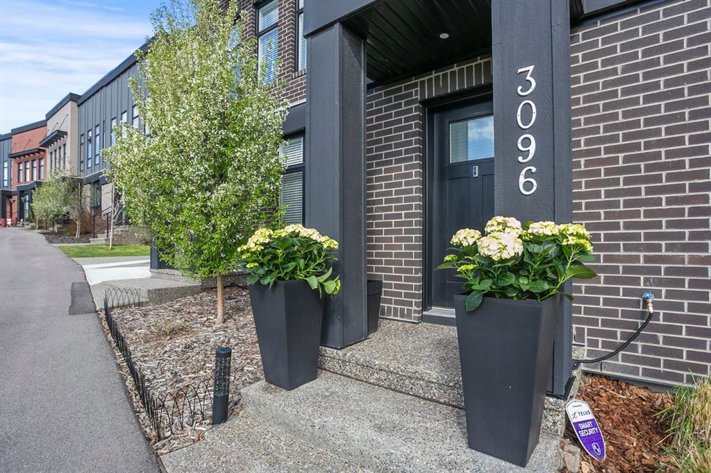 Picture of 3096 85 Street SW, Calgary Real Estate Listing