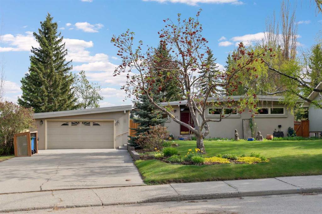 Picture of 2427 Sovereign Crescent SW, Calgary Real Estate Listing