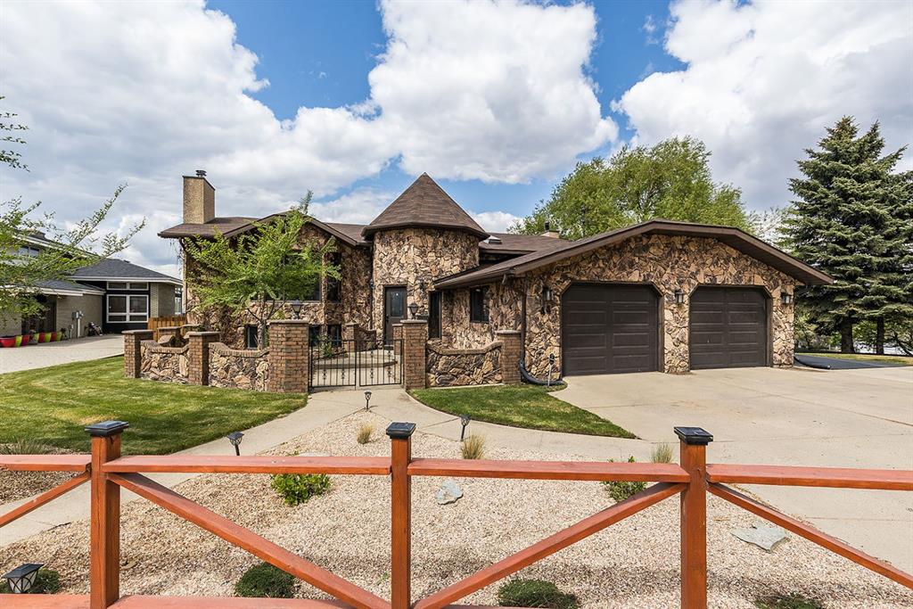 Picture of 44 Valleyview Drive SW, Medicine Hat Real Estate Listing