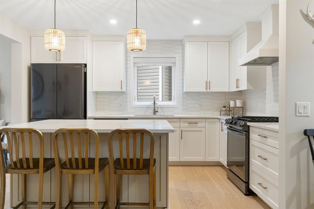 Picture of 50 Rivercrest Common , Cochrane Real Estate Listing