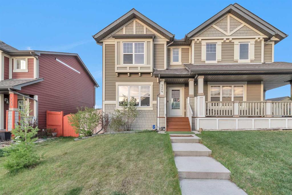 Picture of 724 Panamount Boulevard NW, Calgary Real Estate Listing