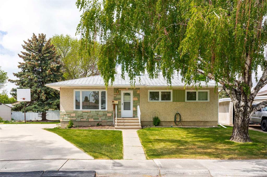 Picture of 615 25 Street N, Lethbridge Real Estate Listing