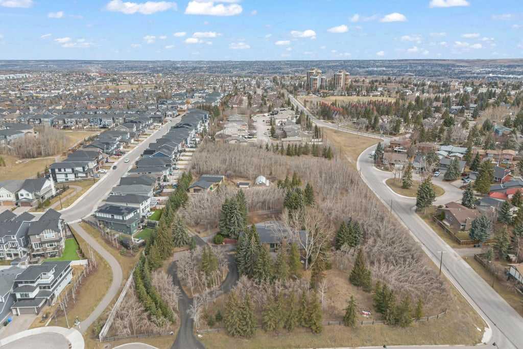 Picture of 7010 11 Avenue SW, Calgary Real Estate Listing