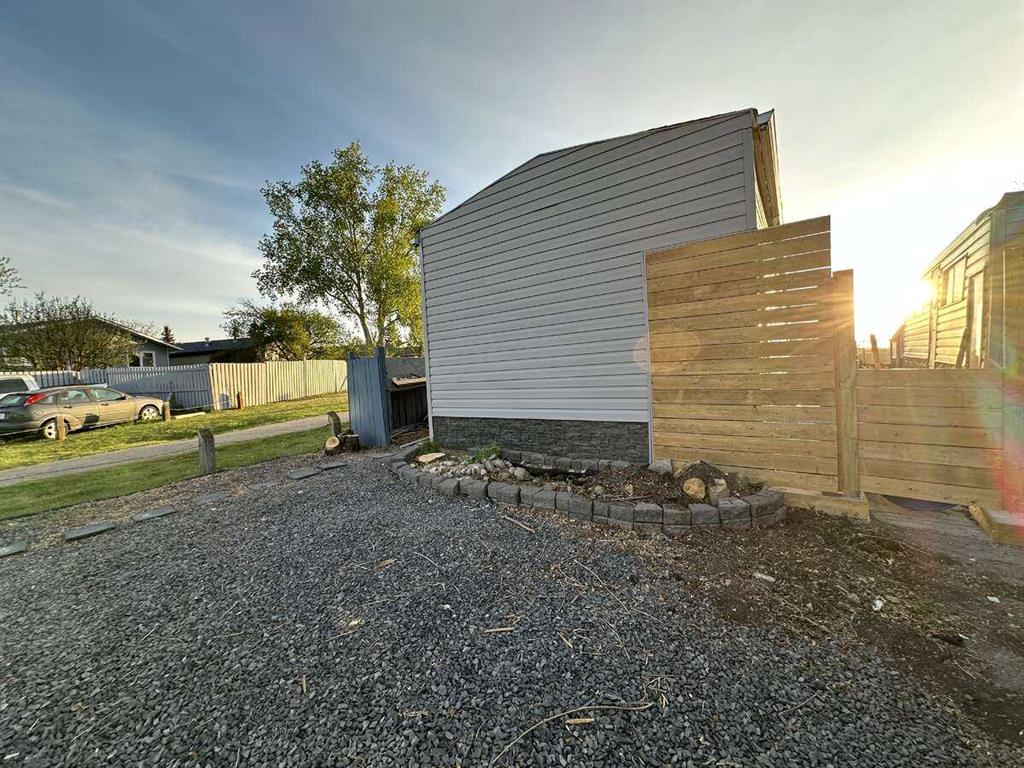 Picture of 101 Huntstrom Drive NE, Calgary Real Estate Listing