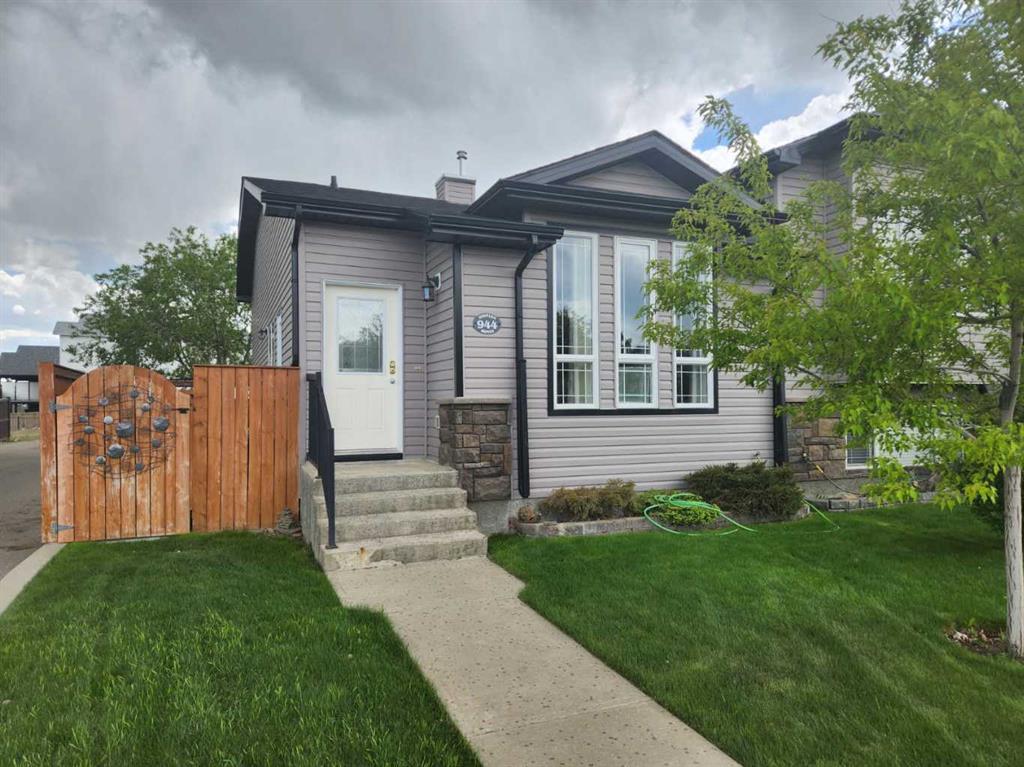 Picture of 944 Kodiak Place N, Lethbridge Real Estate Listing