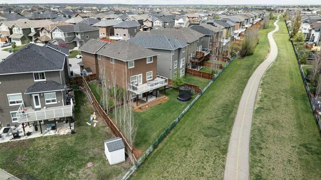Picture of 48 Everhollow Street SW, Calgary Real Estate Listing