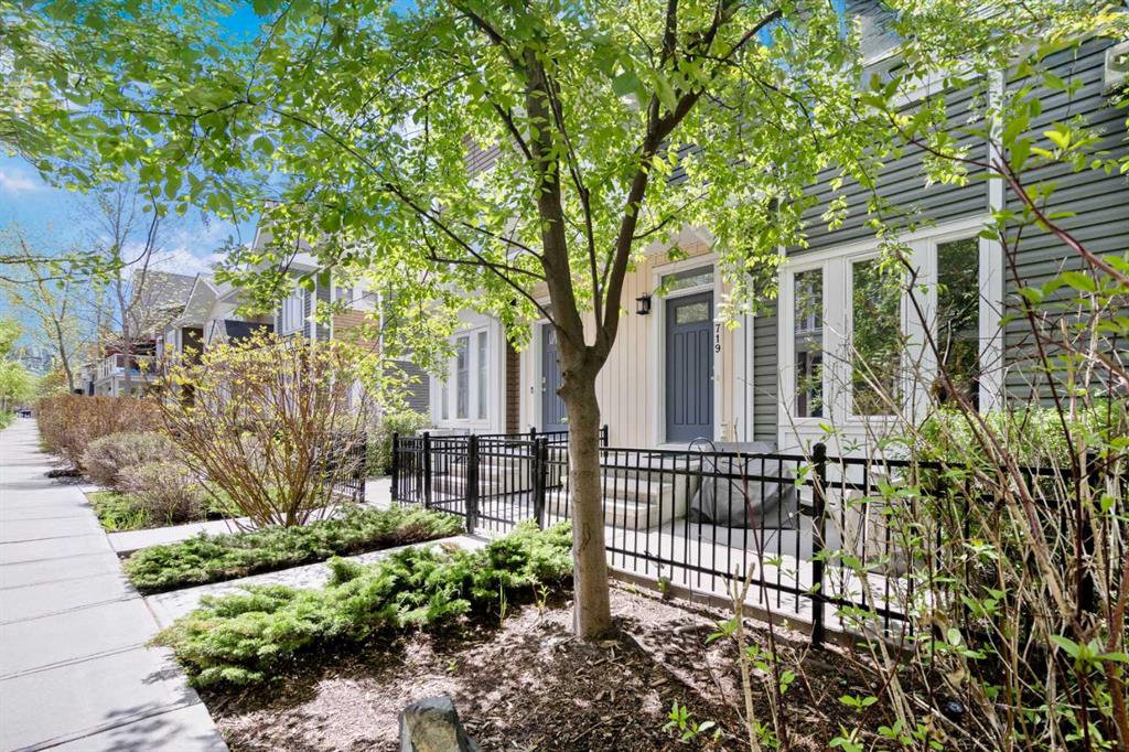 Picture of 719 Auburn Bay Square SE, Calgary Real Estate Listing