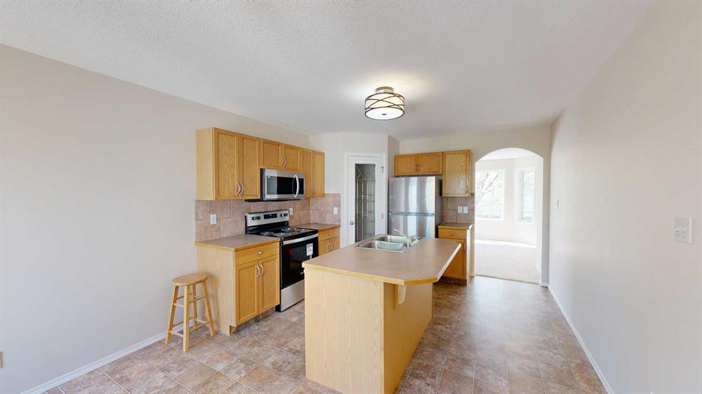 Picture of 170 Peigan Court W, Lethbridge Real Estate Listing