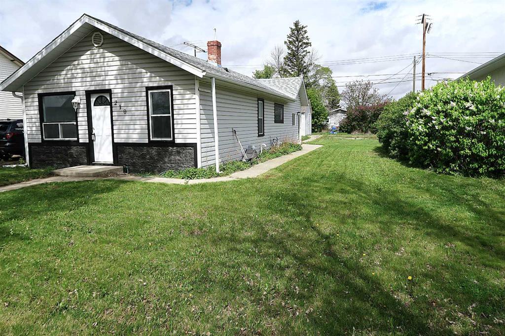 Picture of 210 2 Street N, Vulcan Real Estate Listing