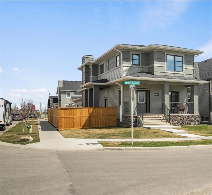 Picture of 800 Reynolds Manor SW, Airdrie Real Estate Listing