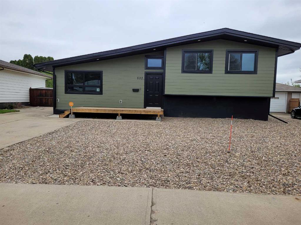 Picture of 533 7 Street NE, Medicine Hat Real Estate Listing