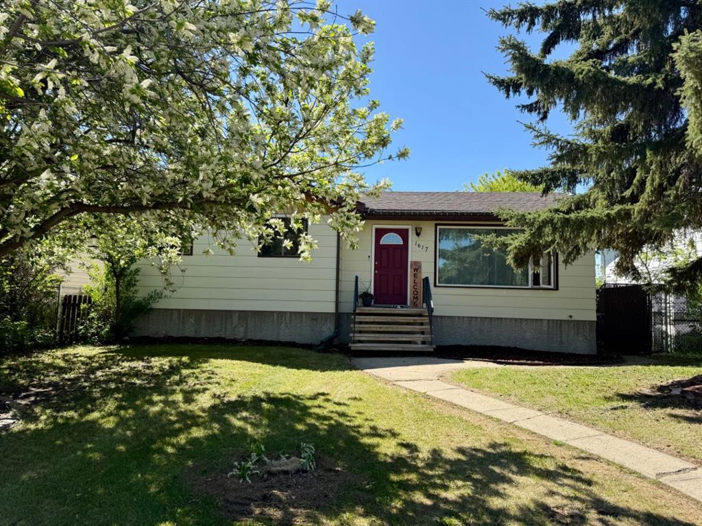 Picture of 1617 6 Avenue , Wainwright Real Estate Listing