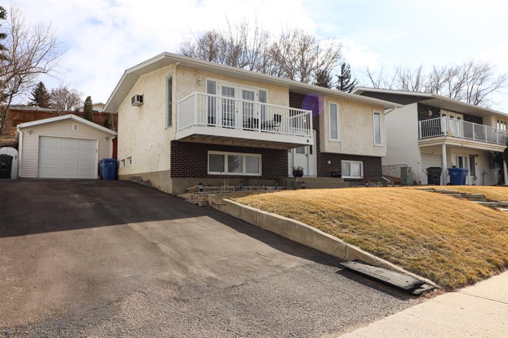 Picture of 7 Valleyview Drive SW, Medicine Hat Real Estate Listing