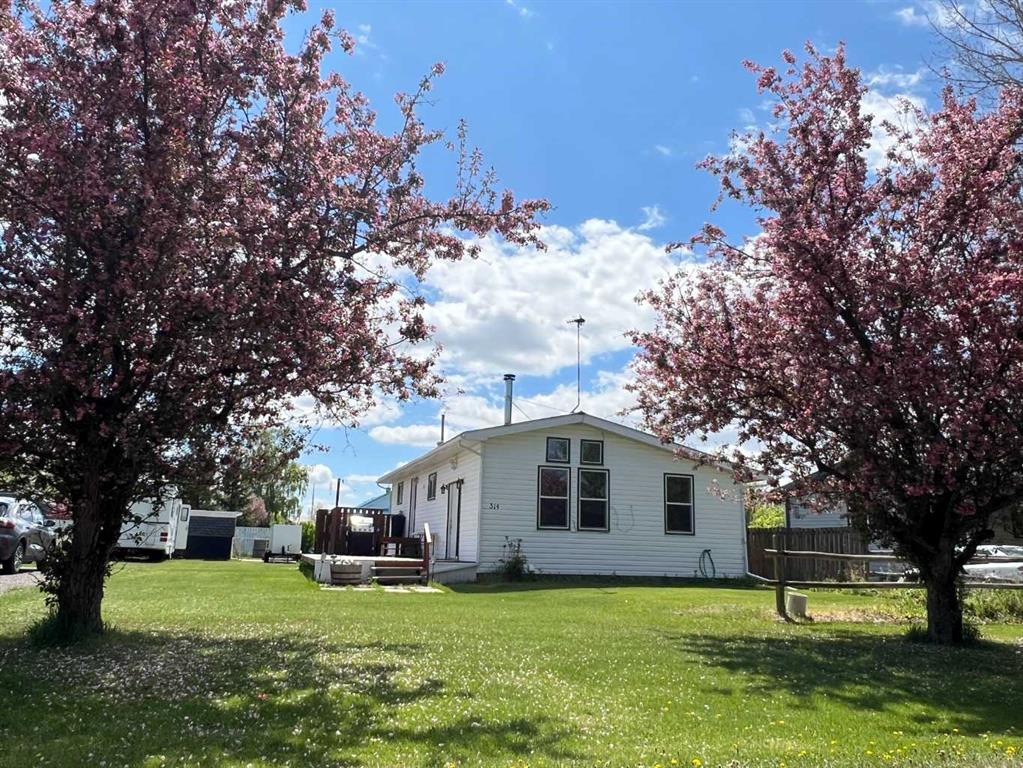 Picture of 312 Truman Street , Carmangay Real Estate Listing