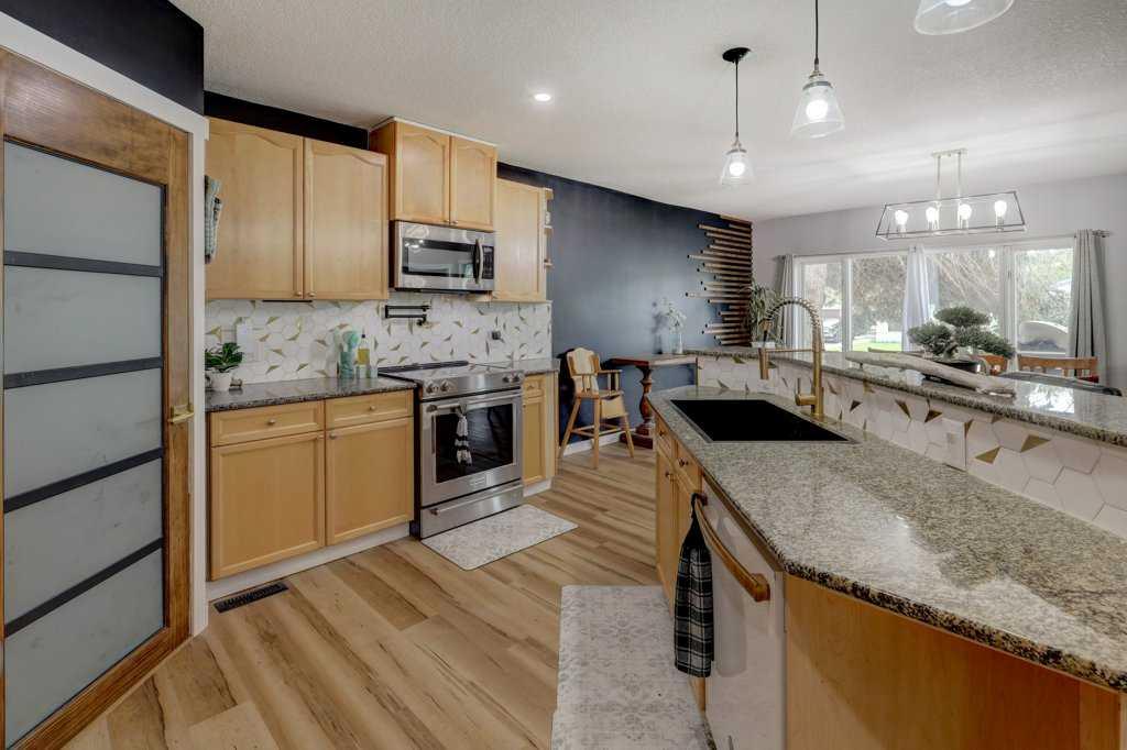 Picture of 816 Bay Road , Strathmore Real Estate Listing