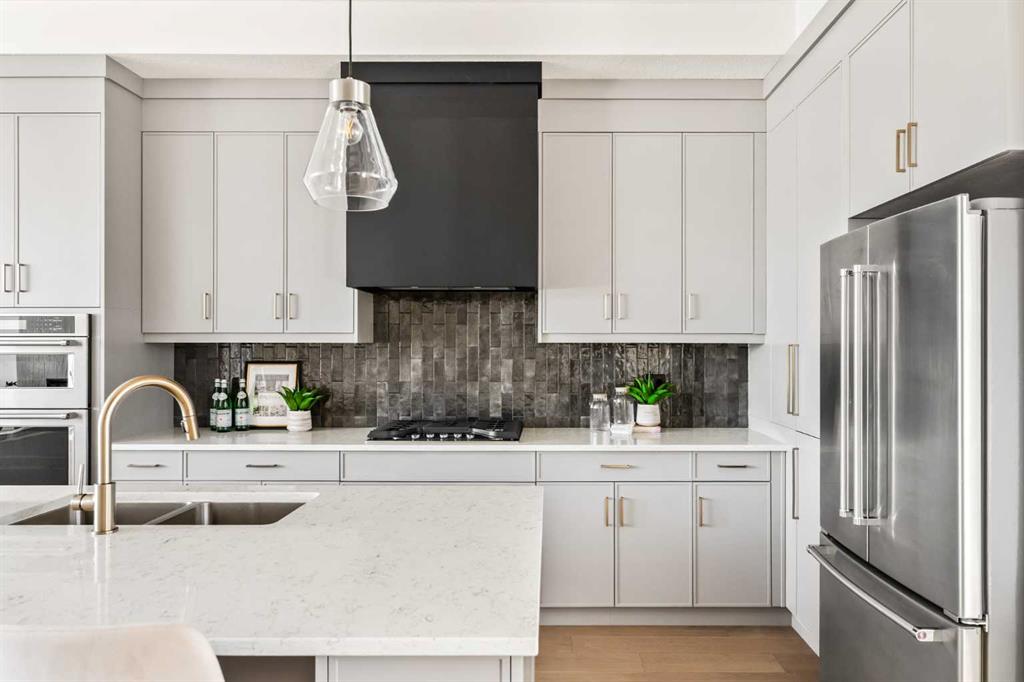 Picture of 27 Sovereign Heights SW, Calgary Real Estate Listing