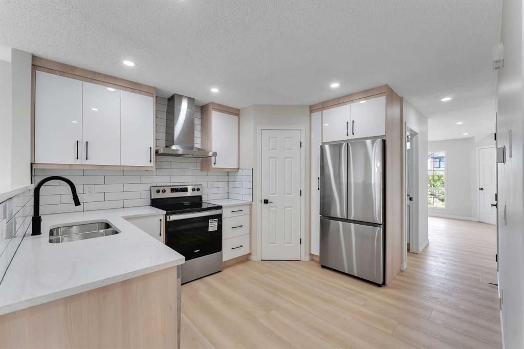 Picture of 135 Hidden Way NW, Calgary Real Estate Listing