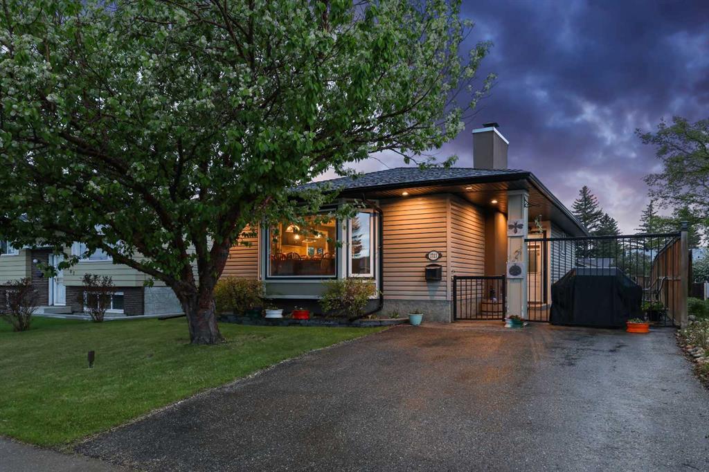 Picture of 1711 Pinetree Crescent NE, Calgary Real Estate Listing