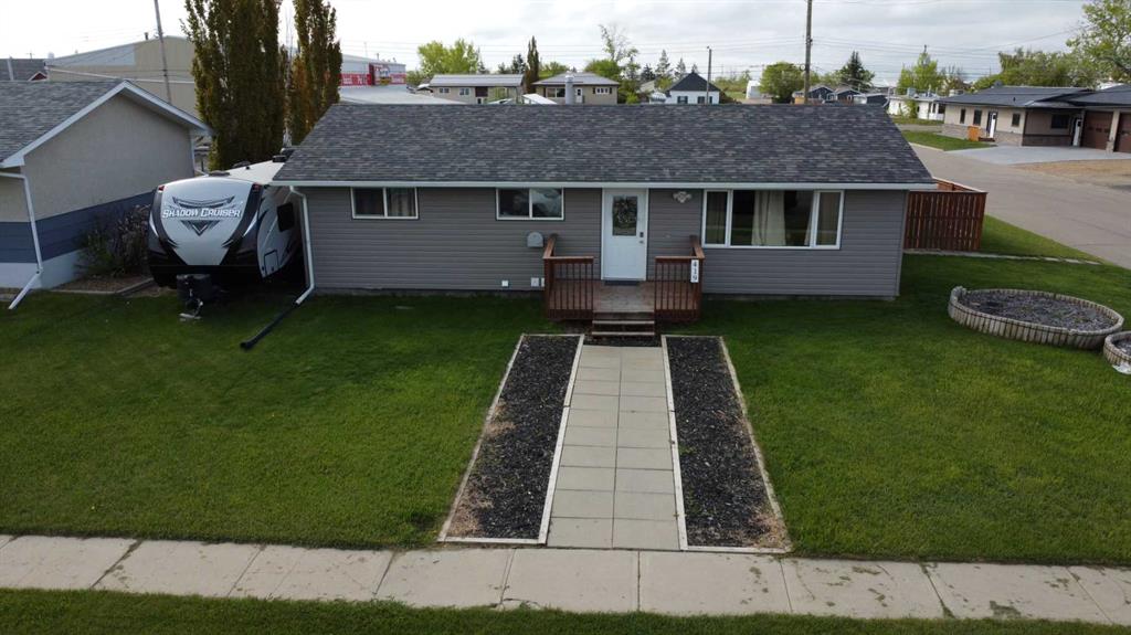 Picture of 419 3 Avenue W, Hanna Real Estate Listing