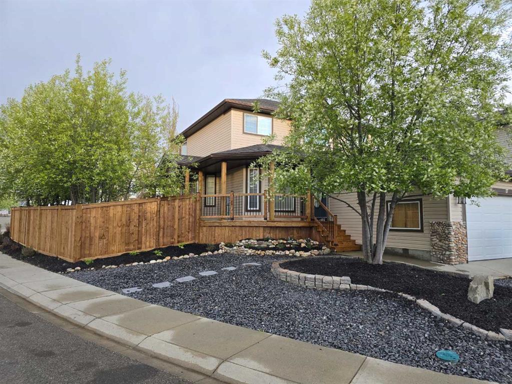 Picture of 17 Thornleigh Way SE, Airdrie Real Estate Listing