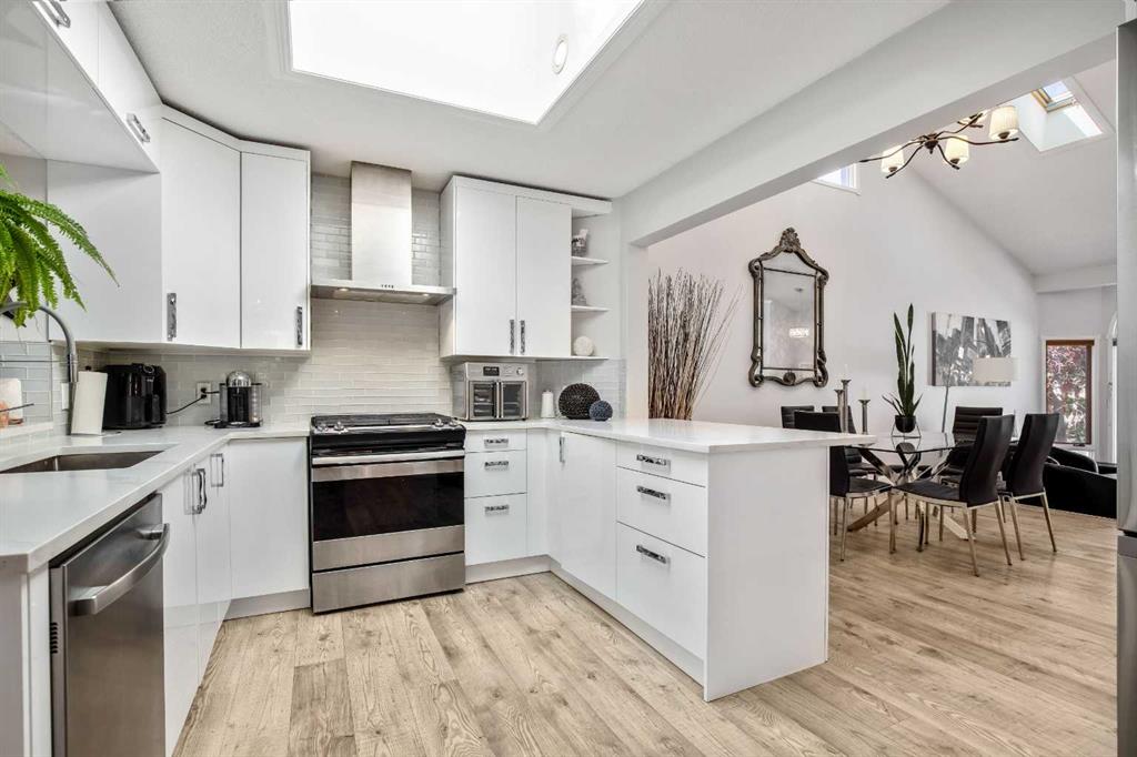 Picture of 6 Castle Place , Cochrane Real Estate Listing