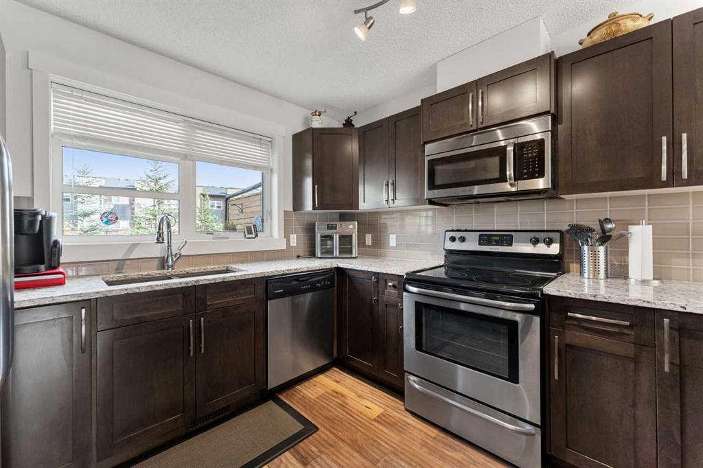 Picture of 427 Covecreek Circle NE, Calgary Real Estate Listing