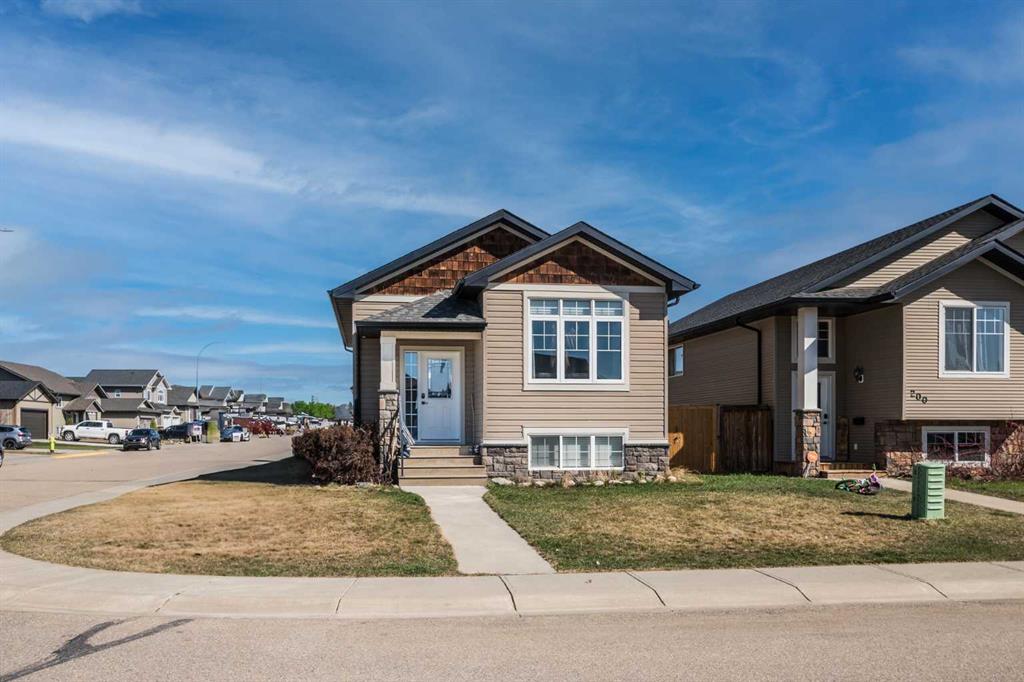 Picture of 196 Cedar Square , Blackfalds Real Estate Listing