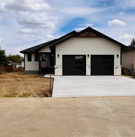 Picture of 3 Greenview Crescent , Foremost Real Estate Listing