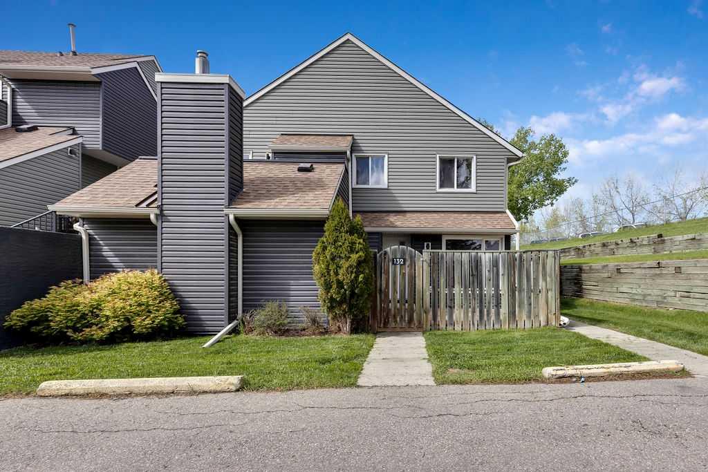 Picture of 132, 46 Glamis Green SW, Calgary Real Estate Listing