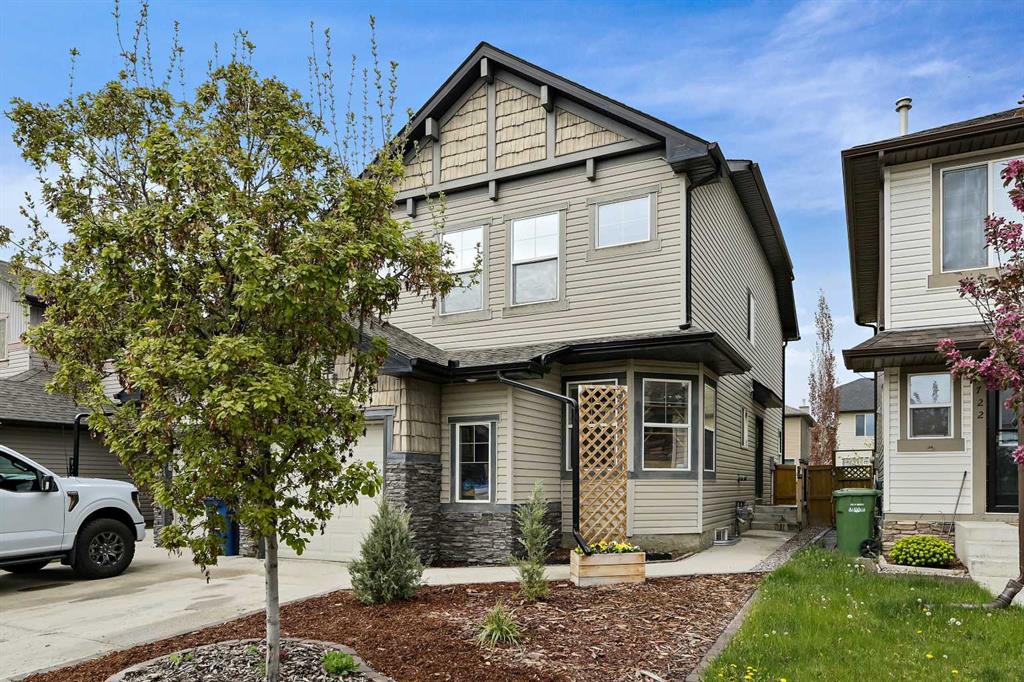 Picture of 726 Luxstone Gate SW, Airdrie Real Estate Listing