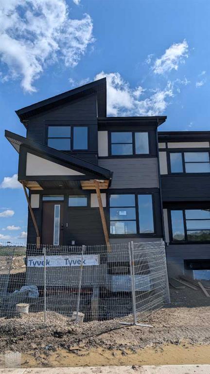 Picture of 882 Wolf Willow Boulevard SE, Calgary Real Estate Listing