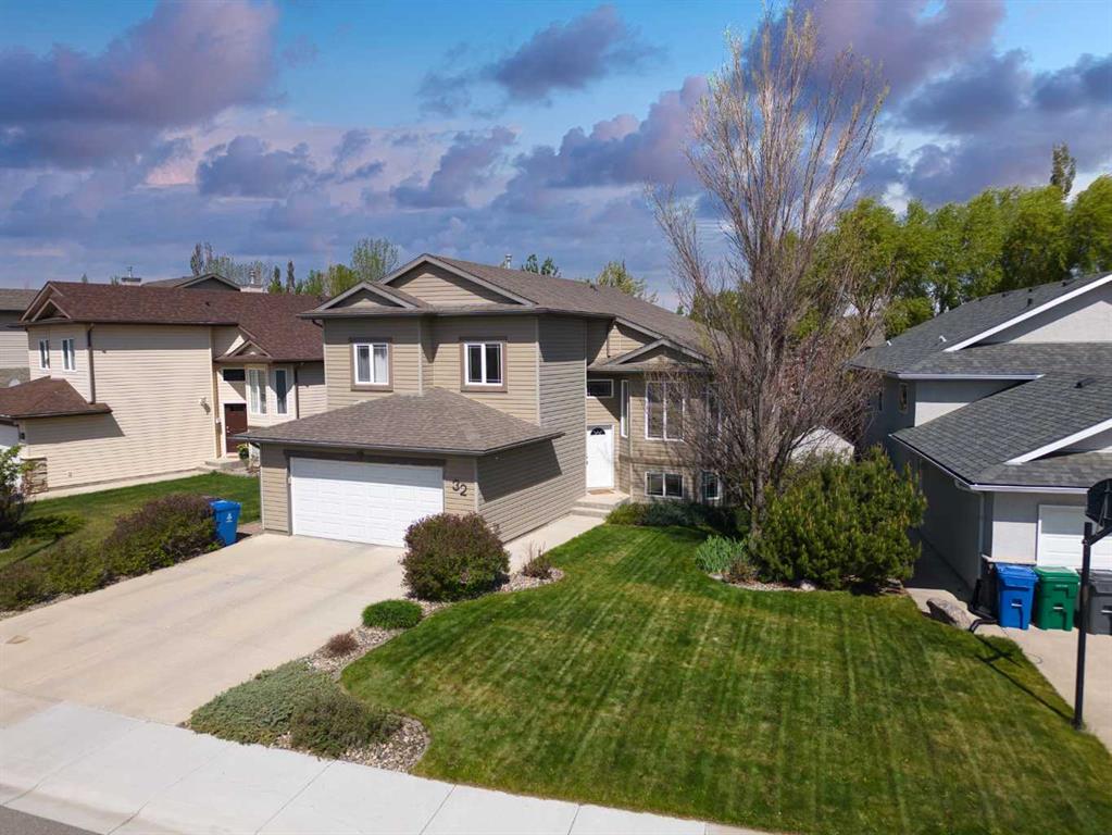 Picture of 32 Squamish Crescent W, Lethbridge Real Estate Listing