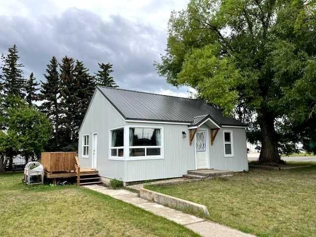 Picture of 494 2nd Avenue W, Cardston Real Estate Listing