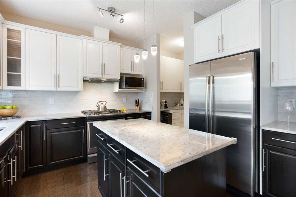 Picture of 31, 39 Strathlea Common SW, Calgary Real Estate Listing