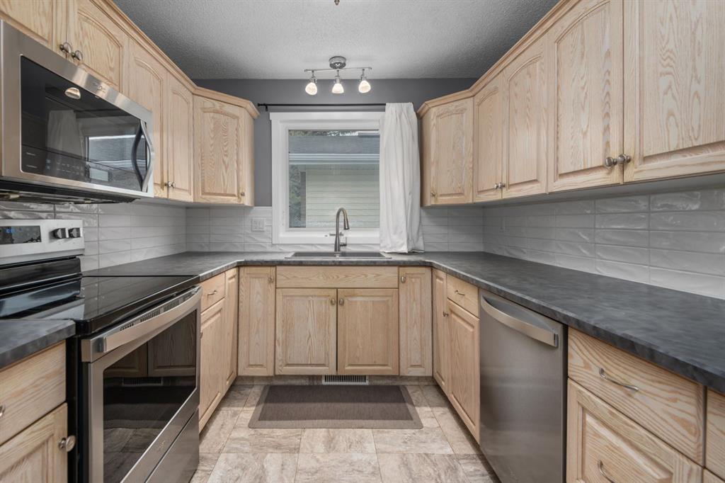 Picture of 113 Thorson Crescent , Okotoks Real Estate Listing