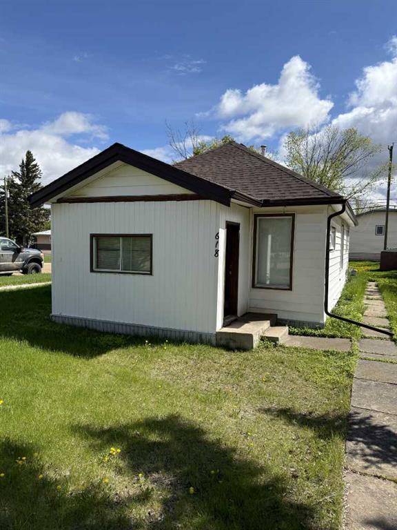 Picture of 618 Centre Street , Hanna Real Estate Listing
