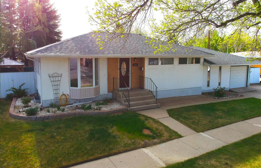 Picture of 1132 11 Street S, Lethbridge Real Estate Listing