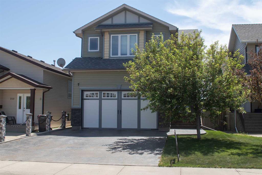 Picture of 715 Northridge Avenue , Picture Butte Real Estate Listing