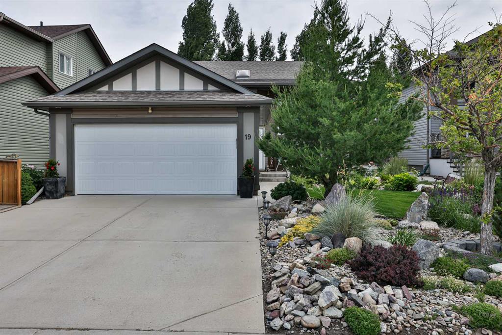 Picture of 19 Firelight Way W, Lethbridge Real Estate Listing