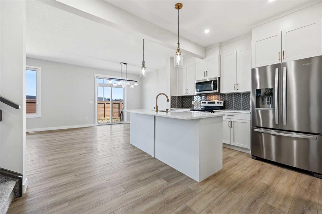 Picture of 592 Savanna Crescent NE, Calgary Real Estate Listing