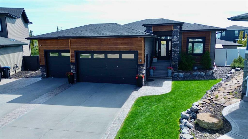 Picture of 7 Vanson Close , Sylvan Lake Real Estate Listing
