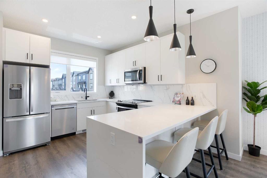 Picture of 896 Belmont Drive SW, Calgary Real Estate Listing