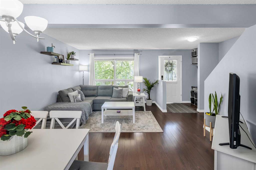 Picture of 555 Queenston Gardens SE, Calgary Real Estate Listing