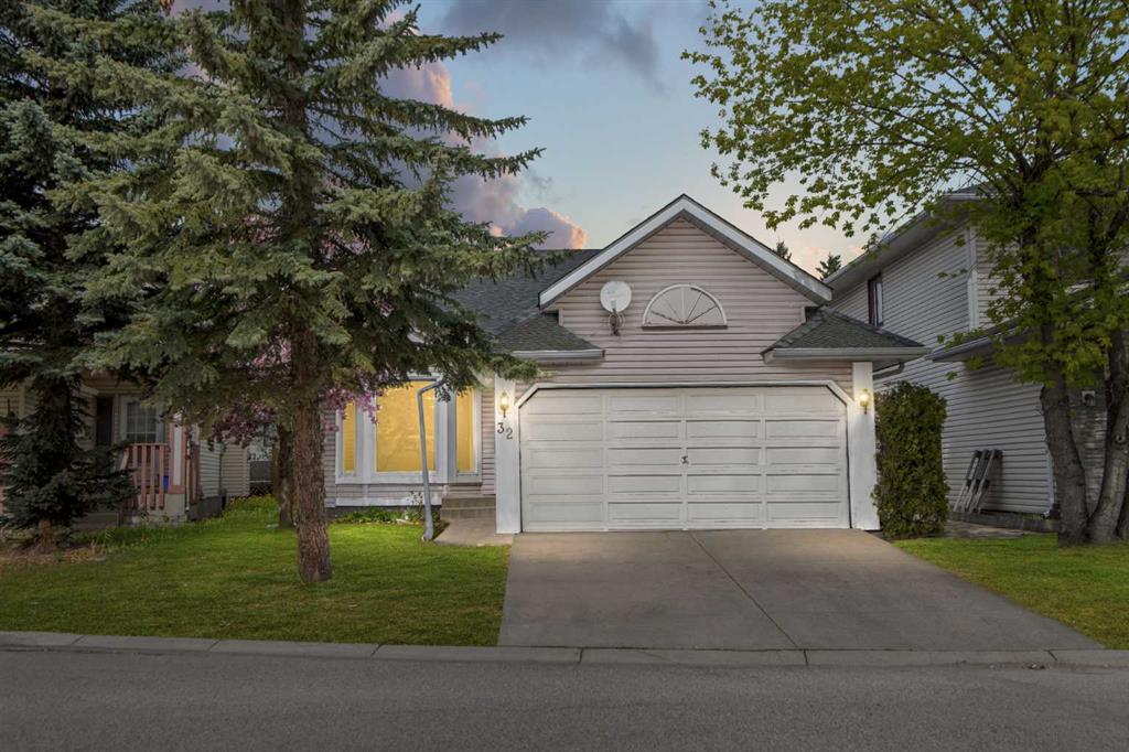 Picture of 32 Applewood Court SE, Calgary Real Estate Listing