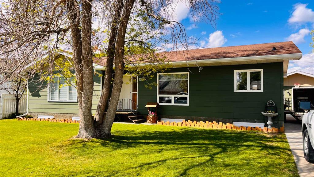 Picture of 130 2 Avenue W, Bow Island Real Estate Listing