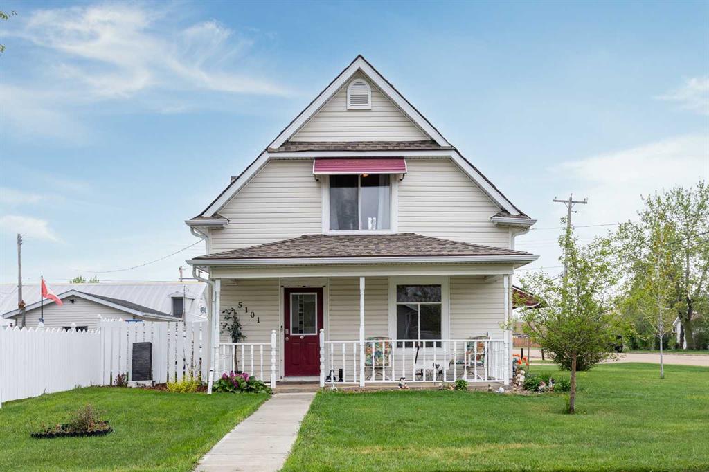 Picture of 5101 48 Street , Daysland Real Estate Listing