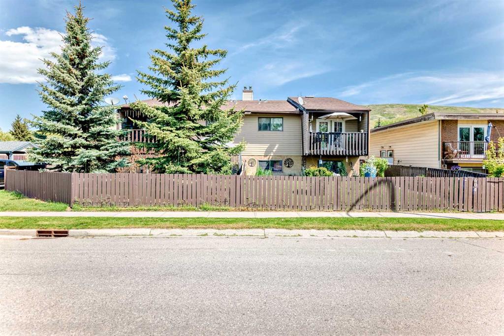 Picture of 3, 604 First Street E, Cochrane Real Estate Listing