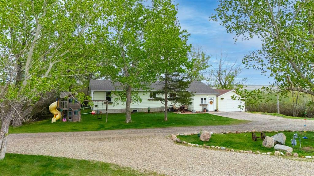 Picture of 263077 Twp Rd 304  , Linden Real Estate Listing